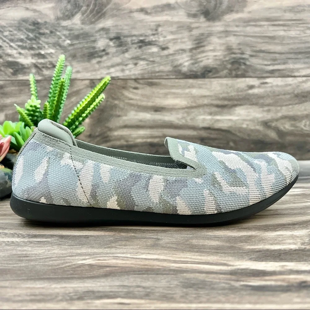 NIB Clarks Cloudsteppers Carly Dream Loafer Flats Khaki Camo Knit 8M